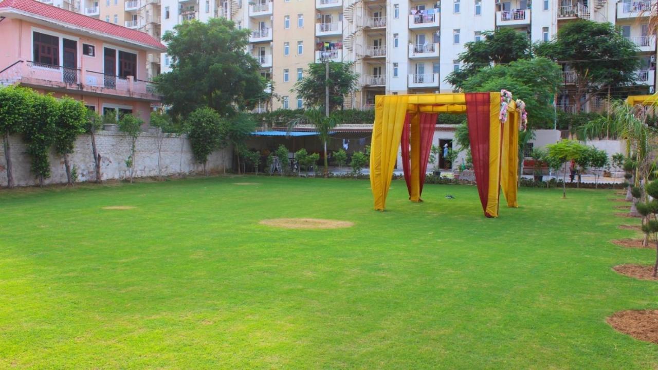 구르가온 Wedlock Farms - Events Venue 빌라 외부 사진