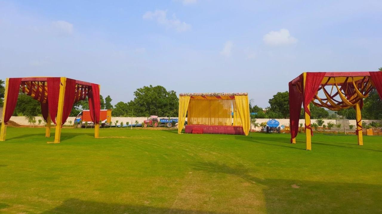 구르가온 Wedlock Farms - Events Venue 빌라 외부 사진