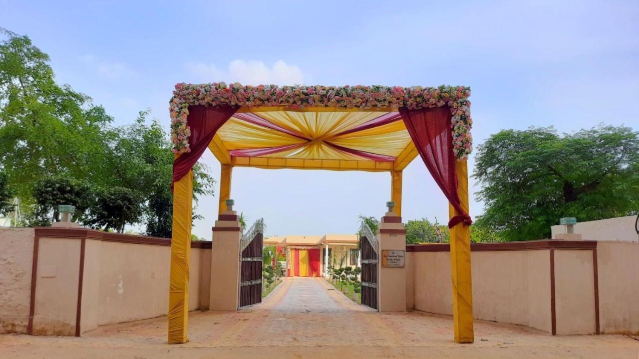 구르가온 Wedlock Farms - Events Venue 빌라 외부 사진