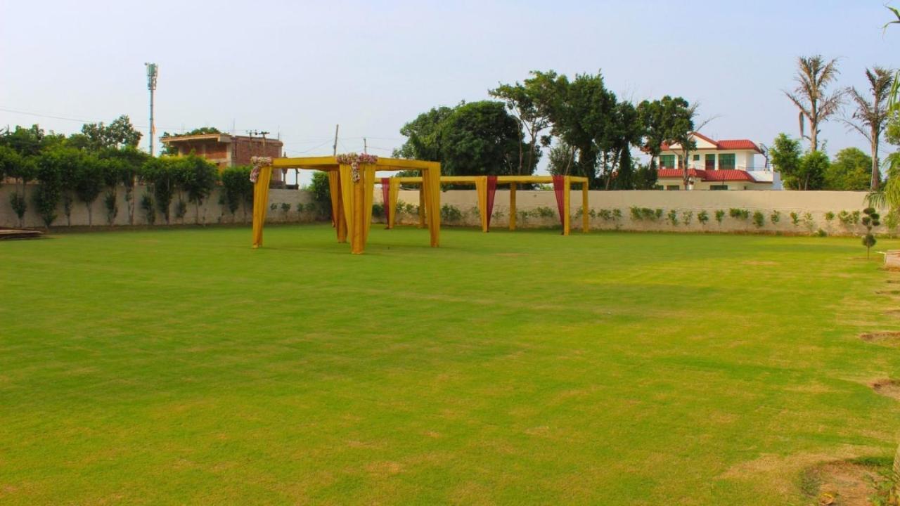구르가온 Wedlock Farms - Events Venue 빌라 외부 사진